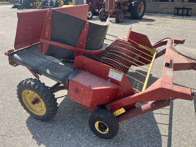 Image of New Holland 166 equipment image 1