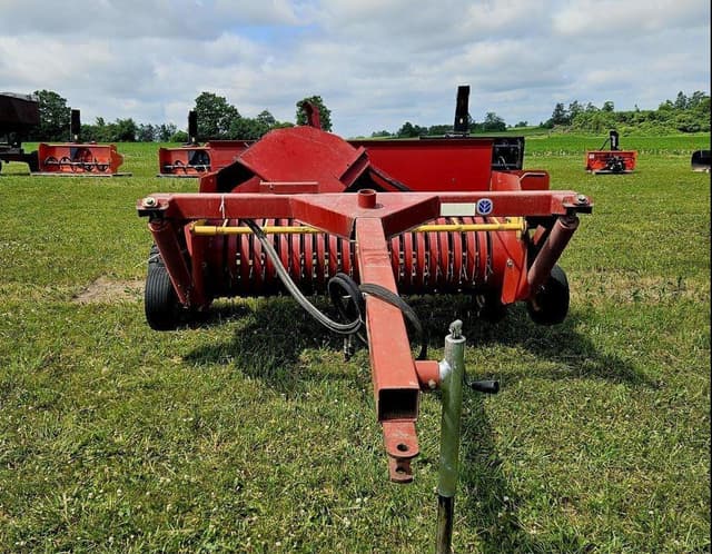 Image of New Holland 166 equipment image 3