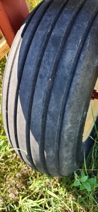 Image of New Holland 216 equipment image 4