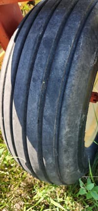 Image of New Holland 216 equipment image 3