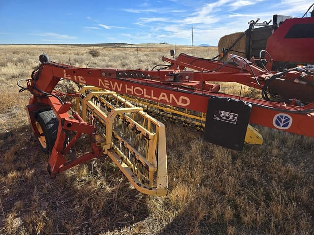 Image of New Holland 216 equipment image 4