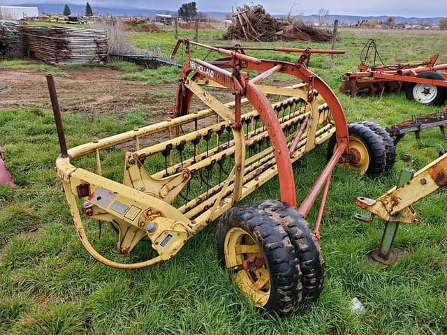 Image of New Holland 258 equipment image 4
