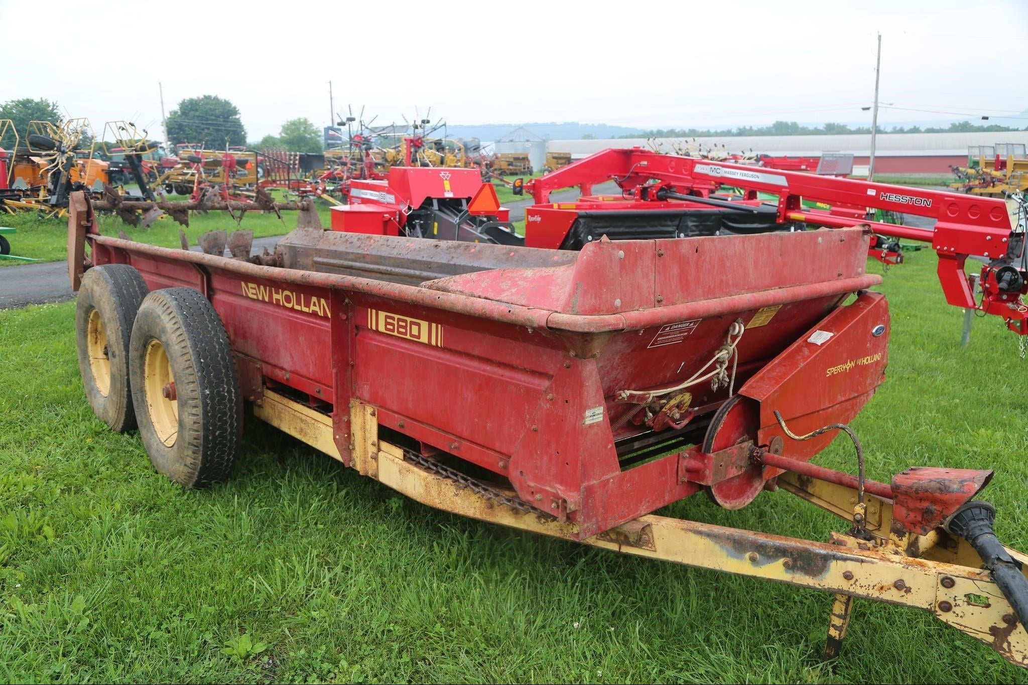 New Holland 680 Equipment Image0
