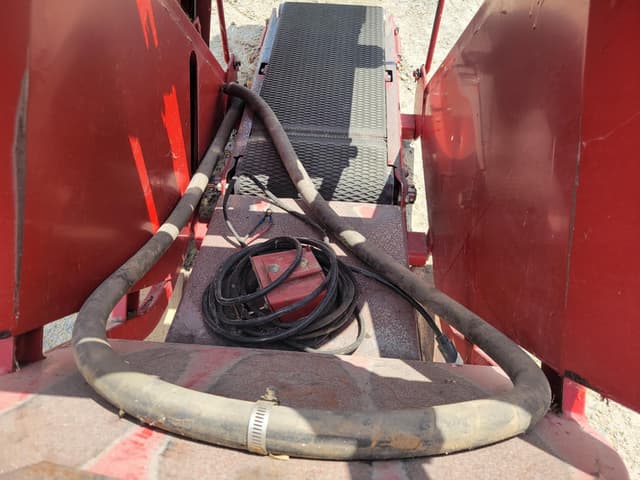 Image of New Holland 72 equipment image 3