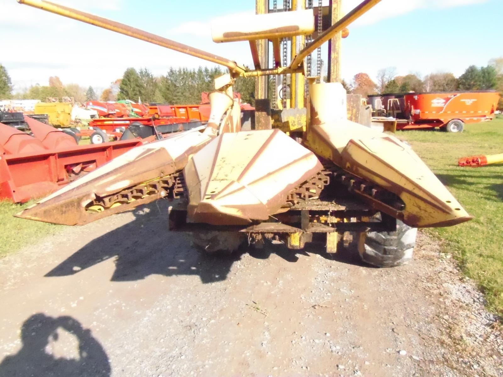 New Holland 824 Equipment Image0