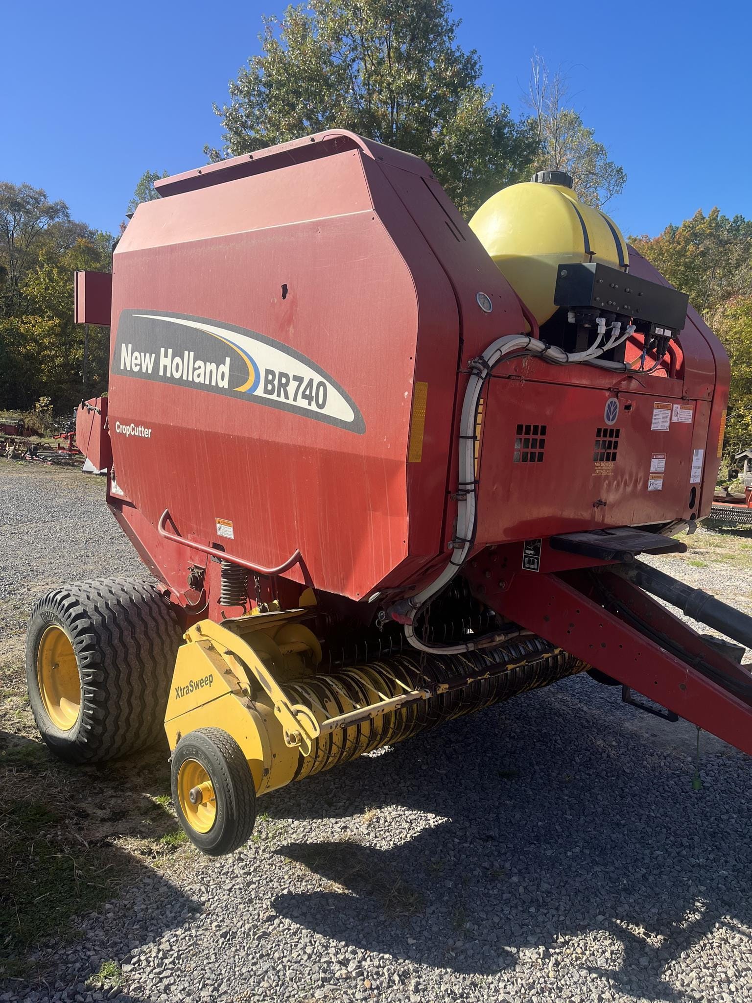 New Holland BR740 Equipment Image0