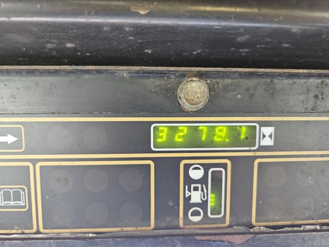 Image of New Holland LX885 equipment image 2