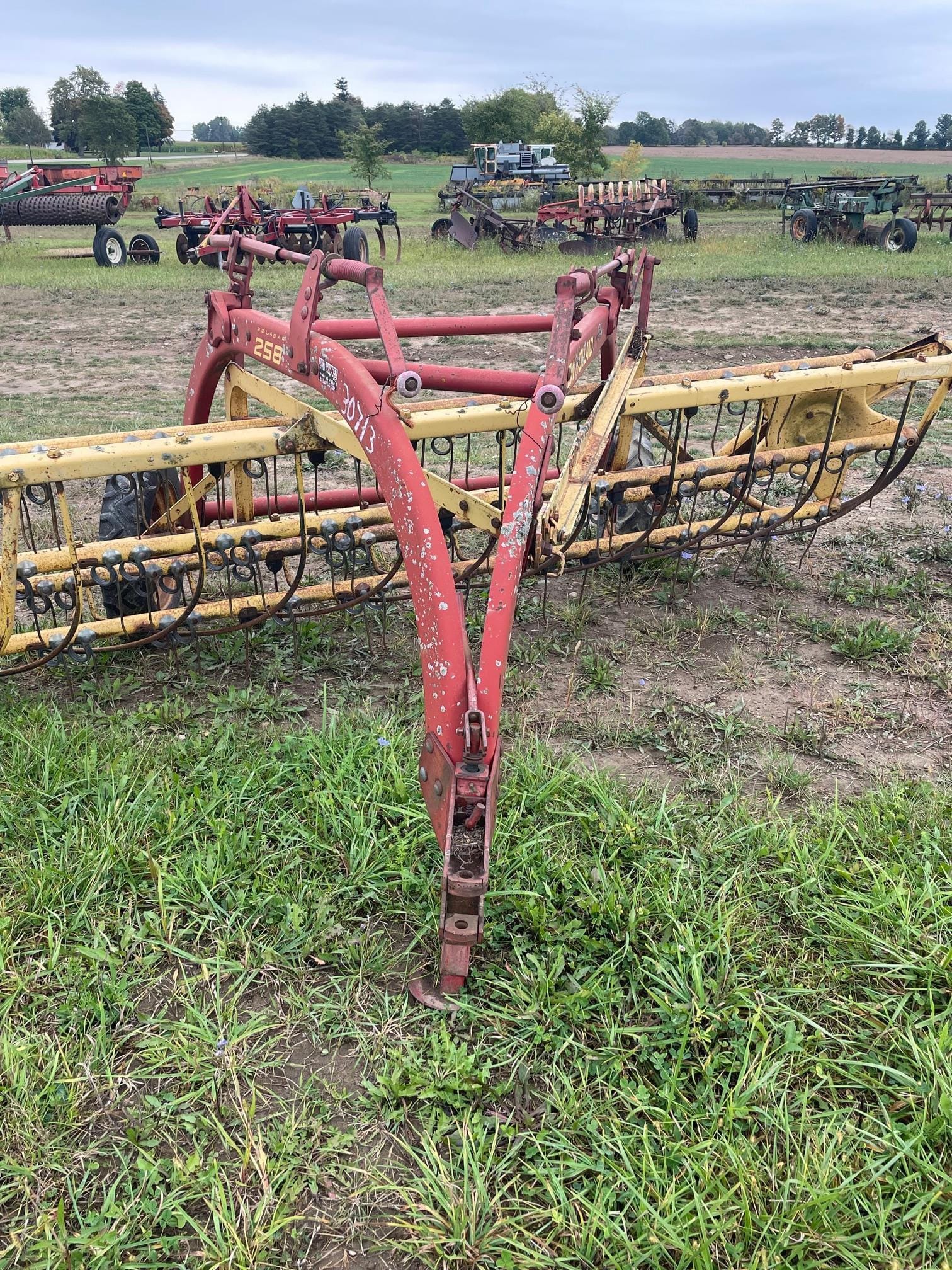 New Holland Rolabar 258 Equipment Image0