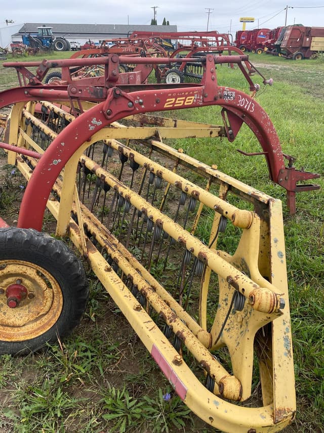 Image of New Holland Rolabar 258 equipment image 1
