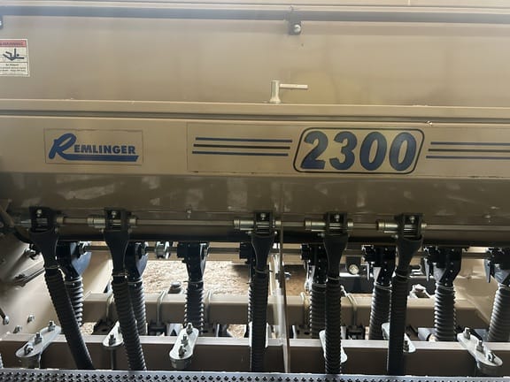 Remlinger 2300 Equipment Image0