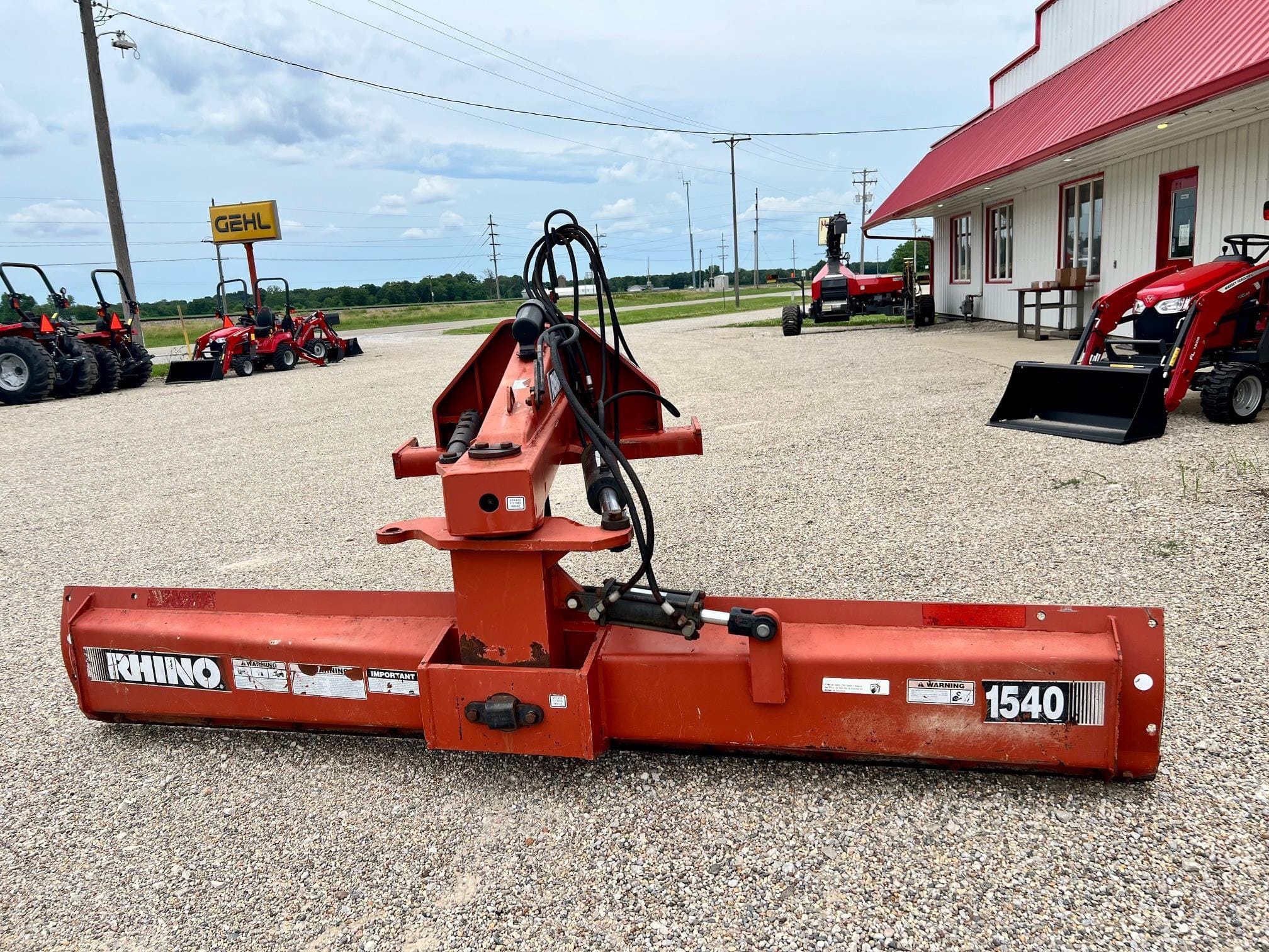 Rhino 1540 Equipment Image0