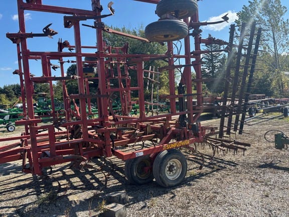 Sunflower 5054 Equipment Image0