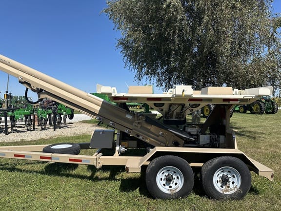 2023 Unverferth 410XL Equipment Image0