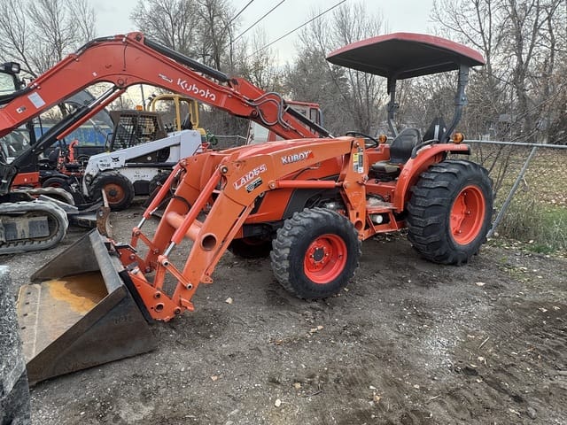 2017 Kubota MX5200 Equipment Image0