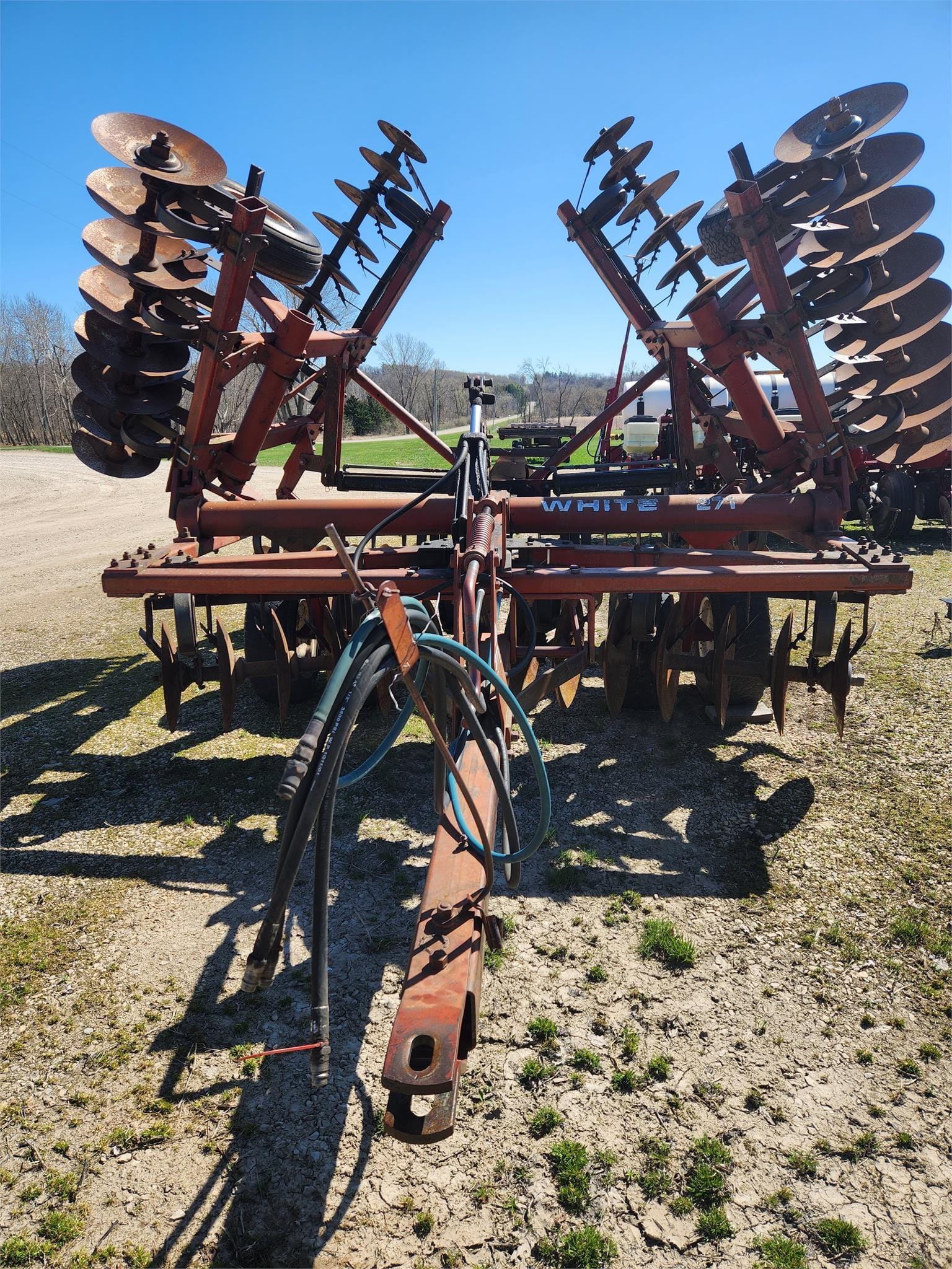 White 271 Equipment Image0