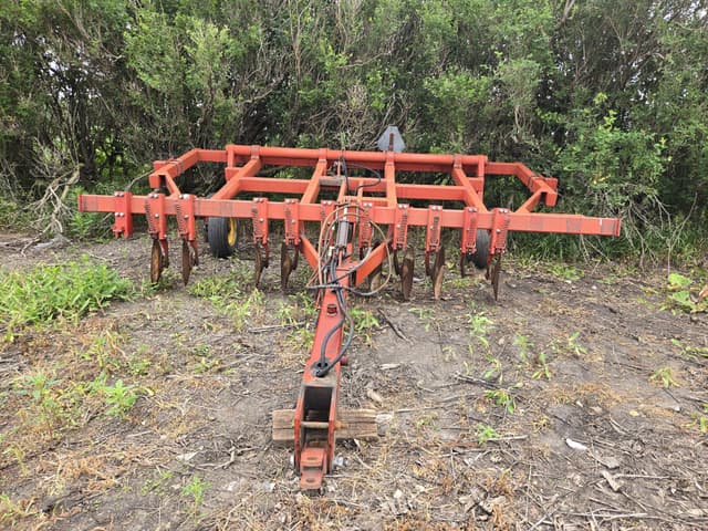 Image of White 445 equipment image 1