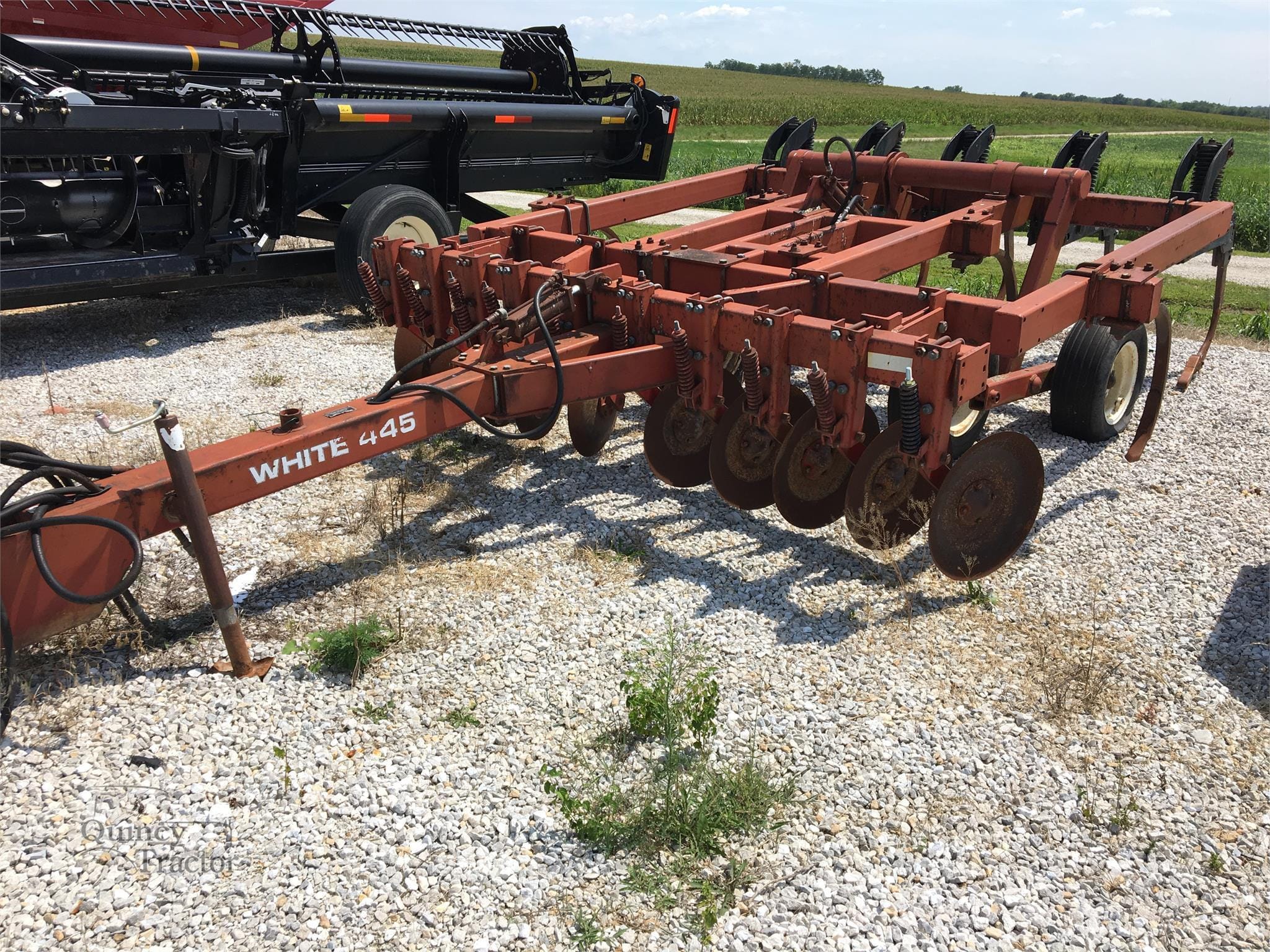 White 445 Equipment Image0