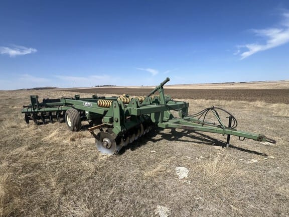 Wishek 842 Equipment Image0