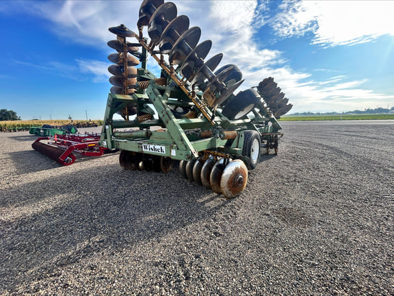 Wishek 842NT Equipment Image0